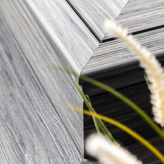 Deska kompozytowa zakończeniowa schodowa Premium Teak – dł. 2,8 m Deska kompozytowa zakończeniowa schodowa Premium Teak – dł. 2,8 m