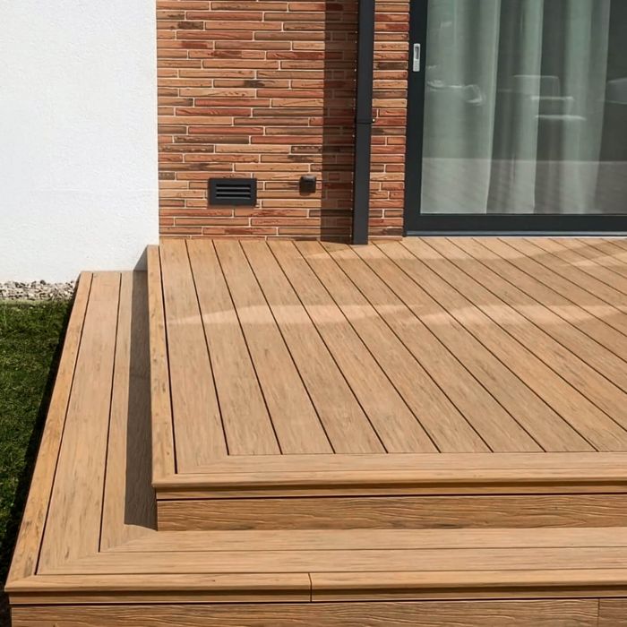 Deska Tarasowa Kompozytowa Premium Dąb Naturalny / Dąb Winchester – dł. 3,5 m Deska Tarasowa Kompozytowa Premium Dąb Naturalny / Dąb Winchester – dł. 3,5 m