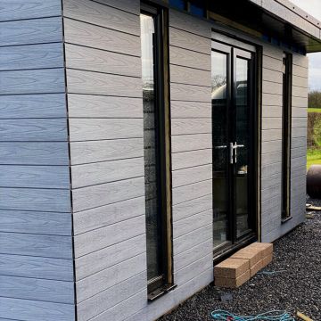 Šukuota kompozitinė fasado lenta Premium Gray – 3,6 m