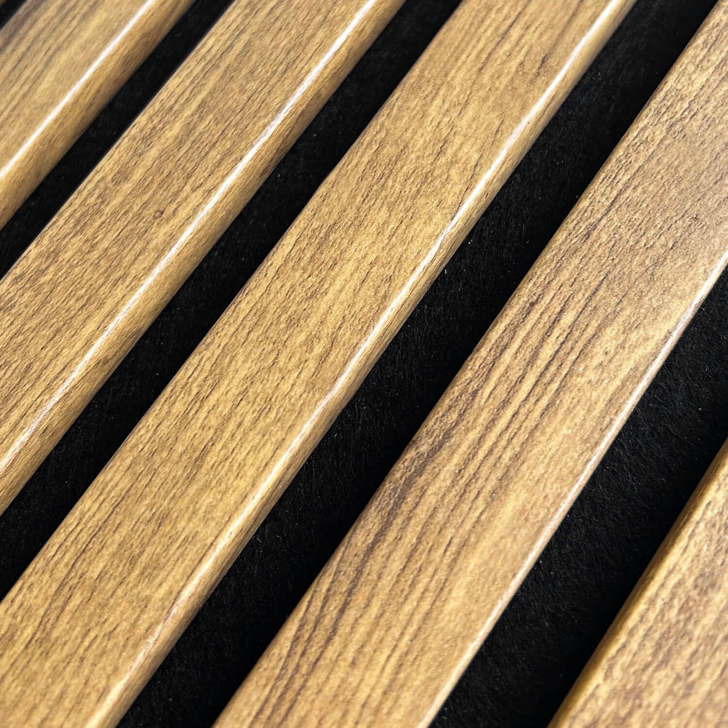Lamele ścienne akustyczne na filcu Złoty Dąb 2,1 x 30,5 cm – dł. 2,7 m Lamele ścienne akustyczne na filcu Złoty Dąb 2,1 x 30,5 cm – dł. 2,7 m