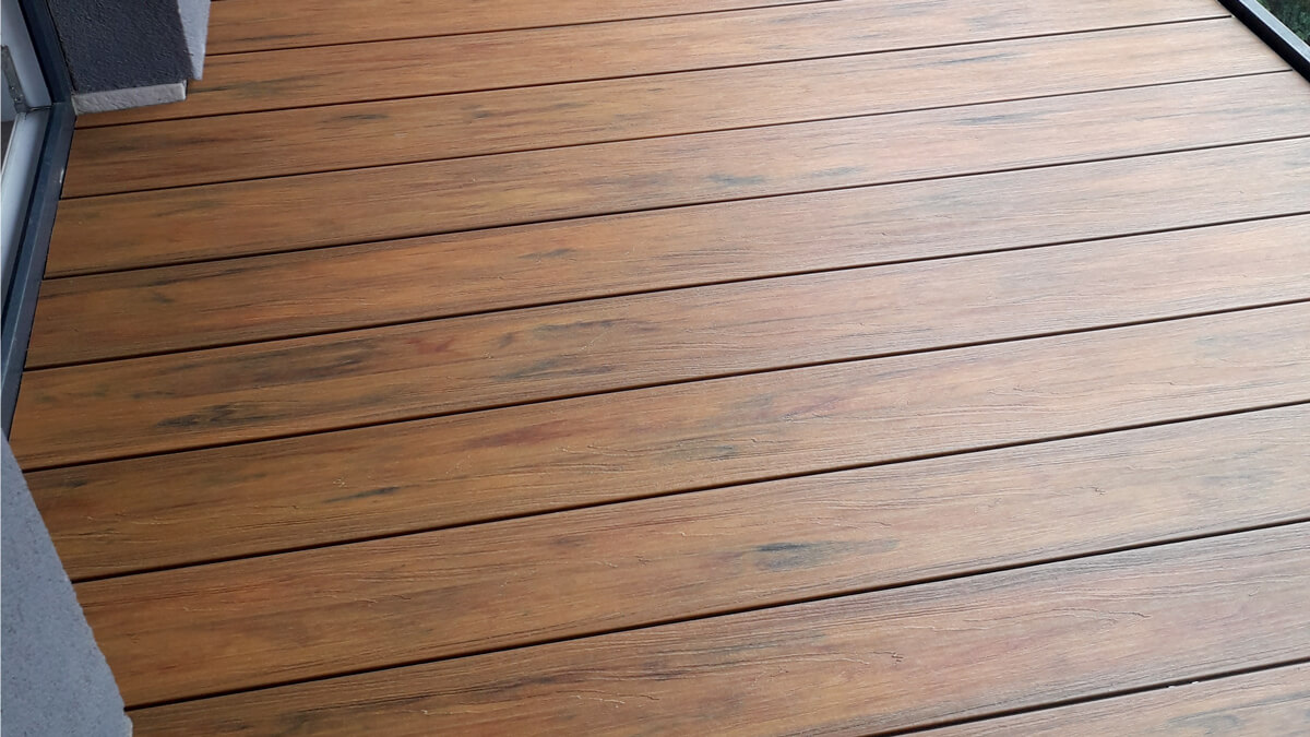Balkonas iš Premium Amber kompozitinės terasinės lentos