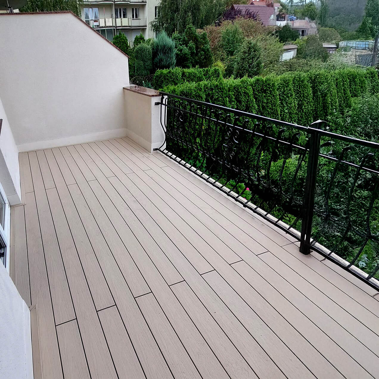 Kompozitinės terasinės lentos balkone - Premium Ecru