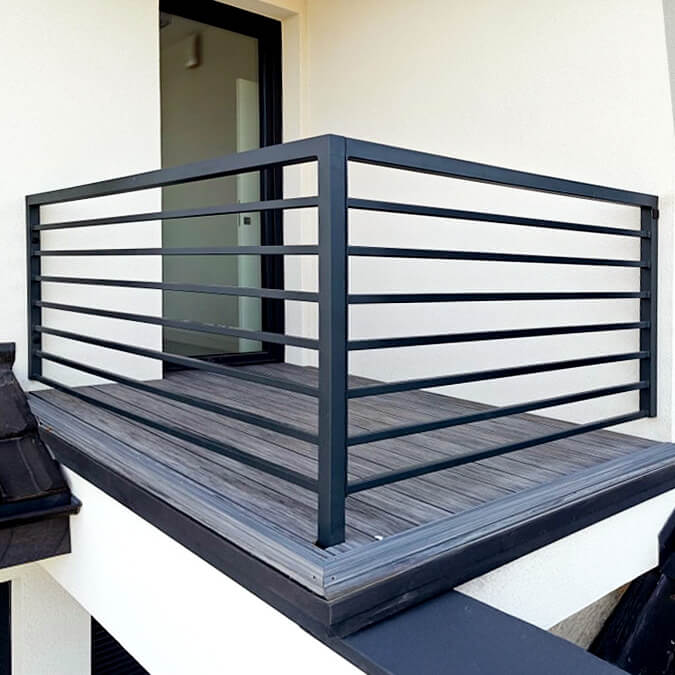 Erdvi terasa su lentomis Premium Gray spalvos