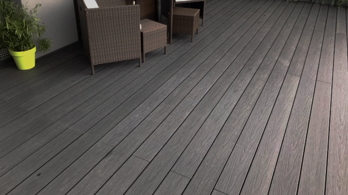 Terasa iš Premium Antracito kompozitinės terasinės lentos