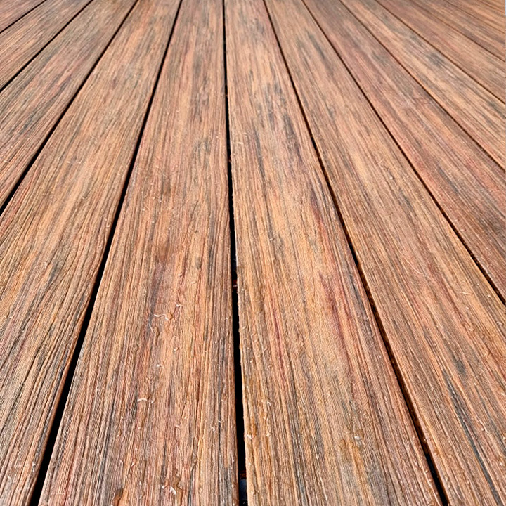 Terasa su židiniu – pagaminta iš Premium Redwood terasinės lentos