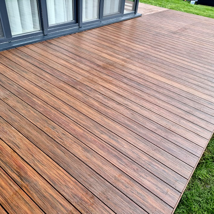 Terasa su židiniu – pagaminta iš Premium Redwood terasinės lentos