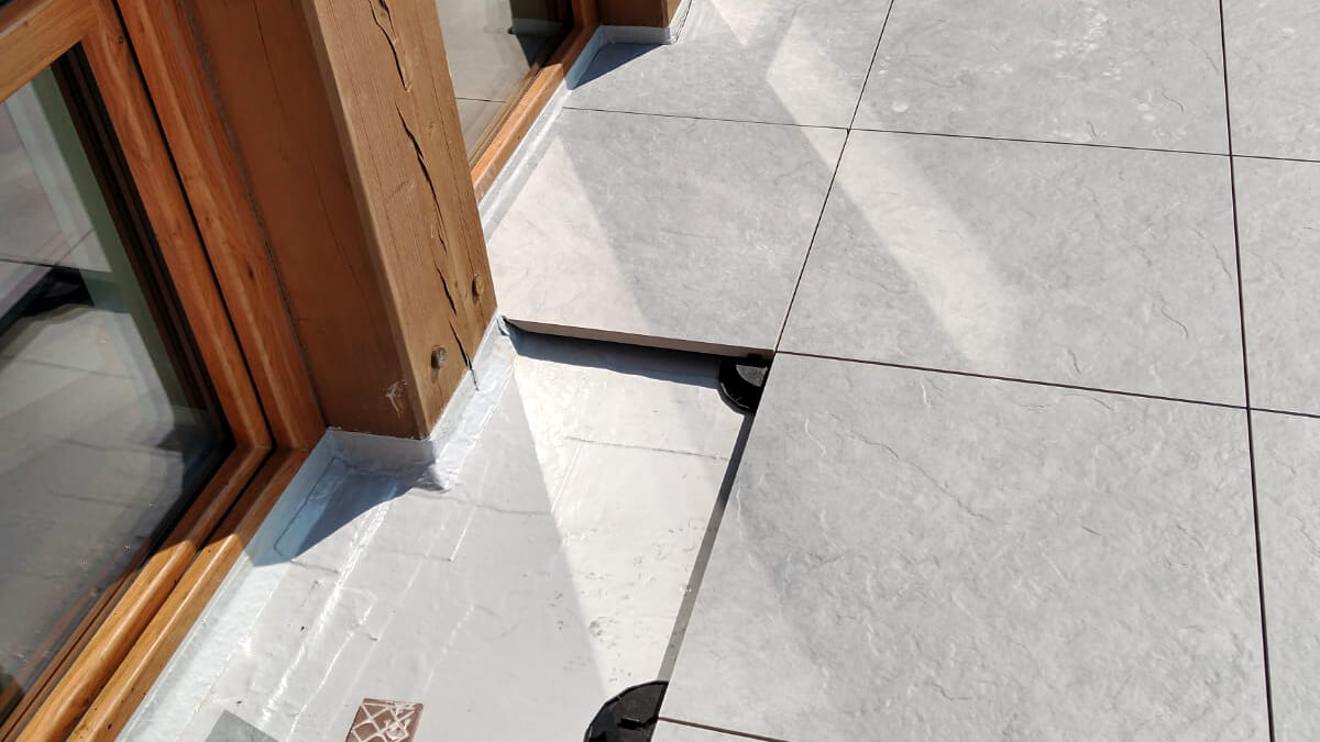 Terasa iš Sierra Gray akmens masės plytelės