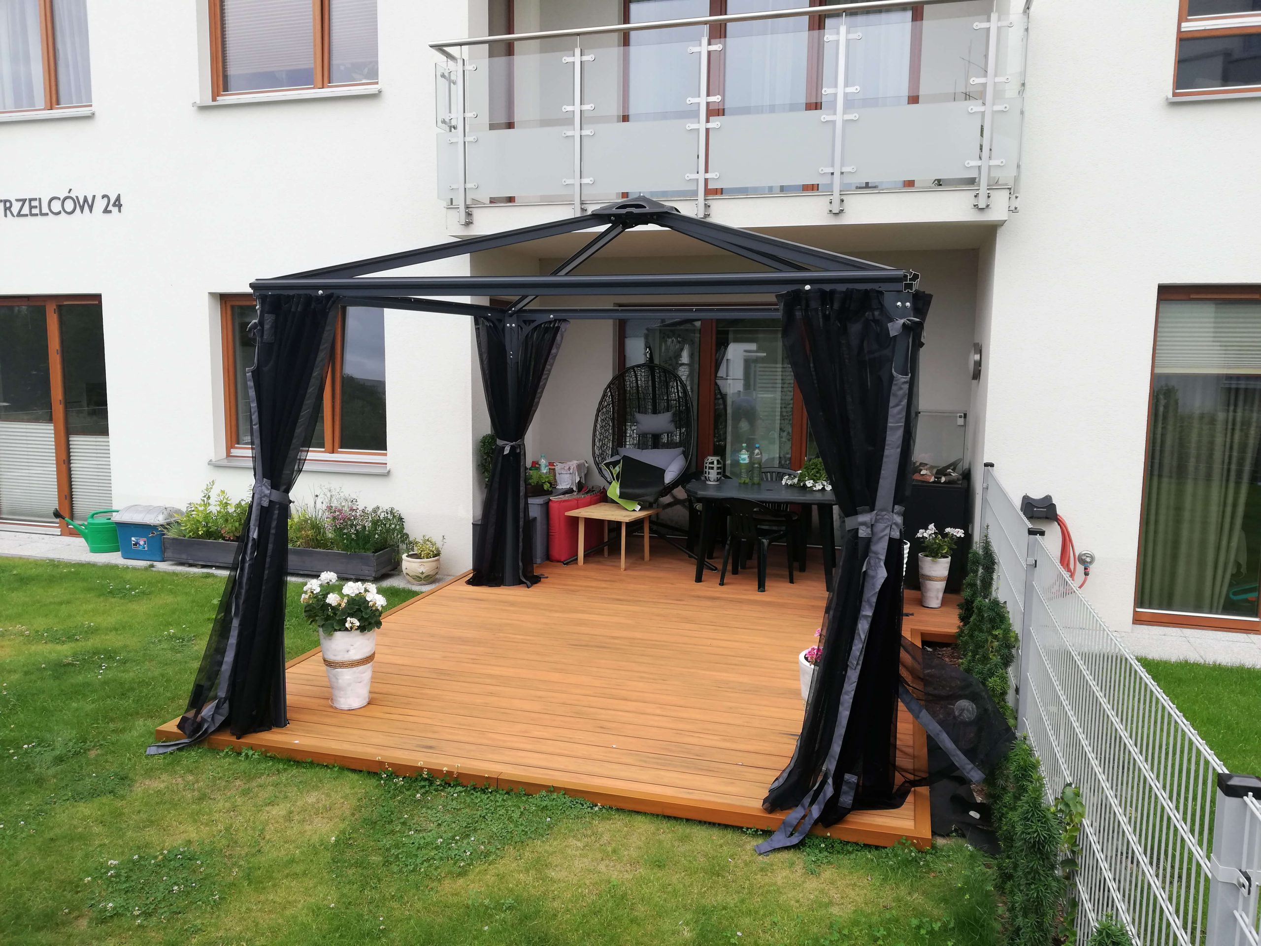 Terasos įrengimas iš Premium Amber kompozitinių terasinių lentų