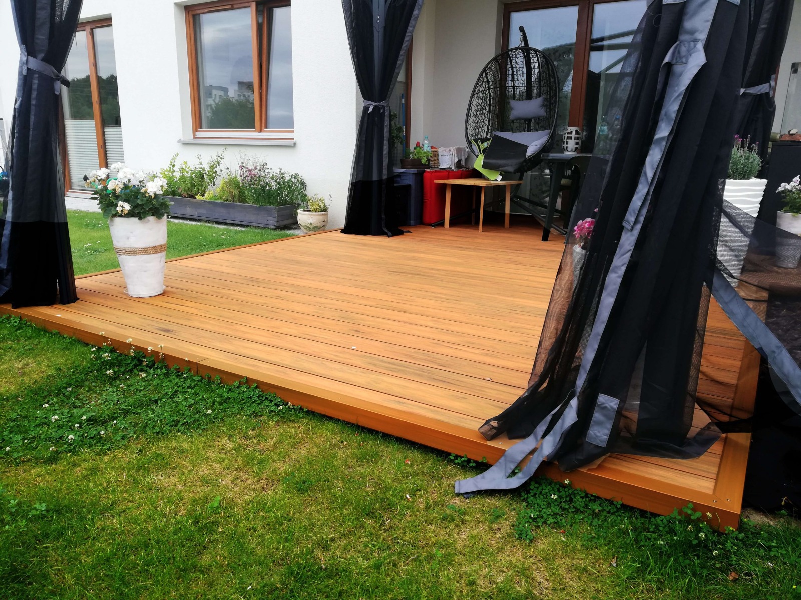 Terasos įrengimas iš Premium Amber kompozitinių terasinių lentų