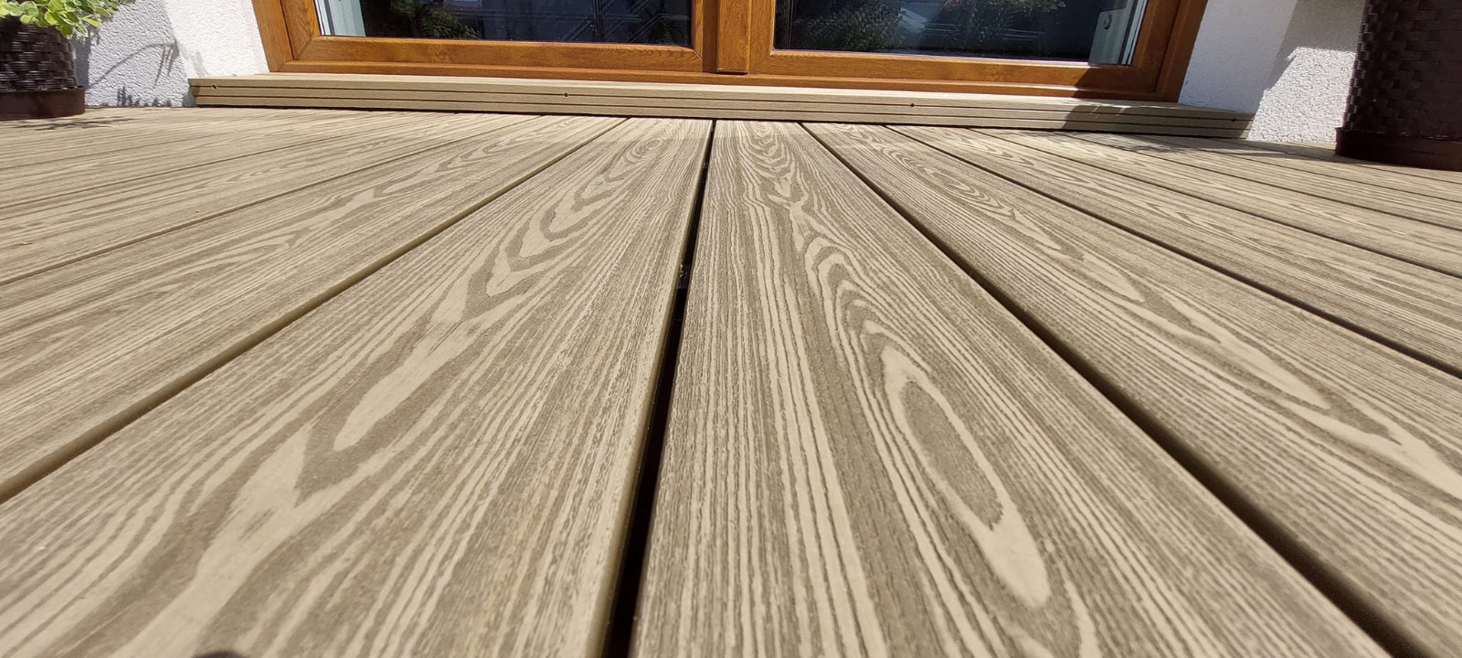 3D Medaus Teak balkonas – šiltas stilius ir priežiūros nereikalaujantis komfortas