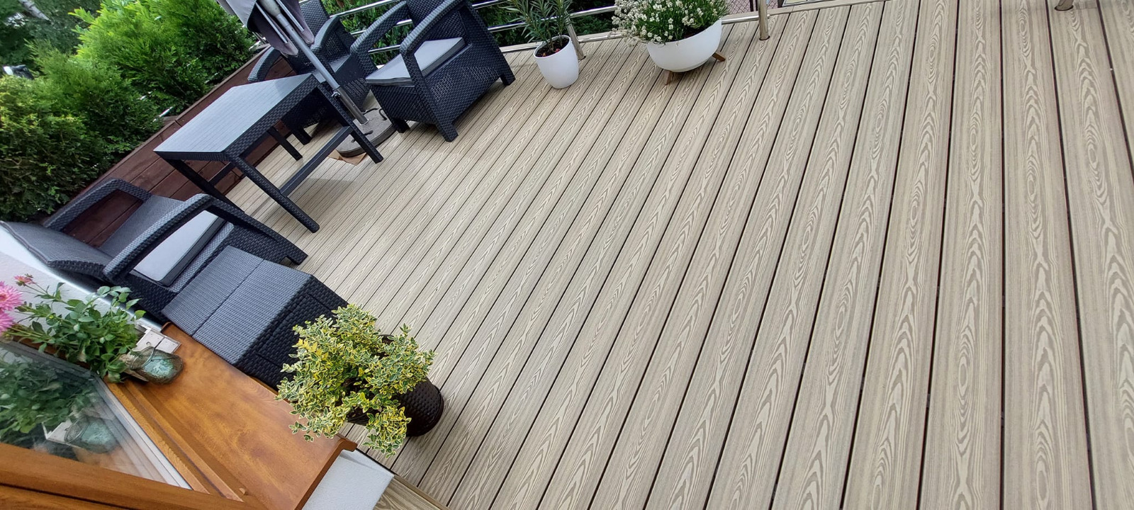 3D Medaus Teak balkonas – šiltas stilius ir priežiūros nereikalaujantis komfortas