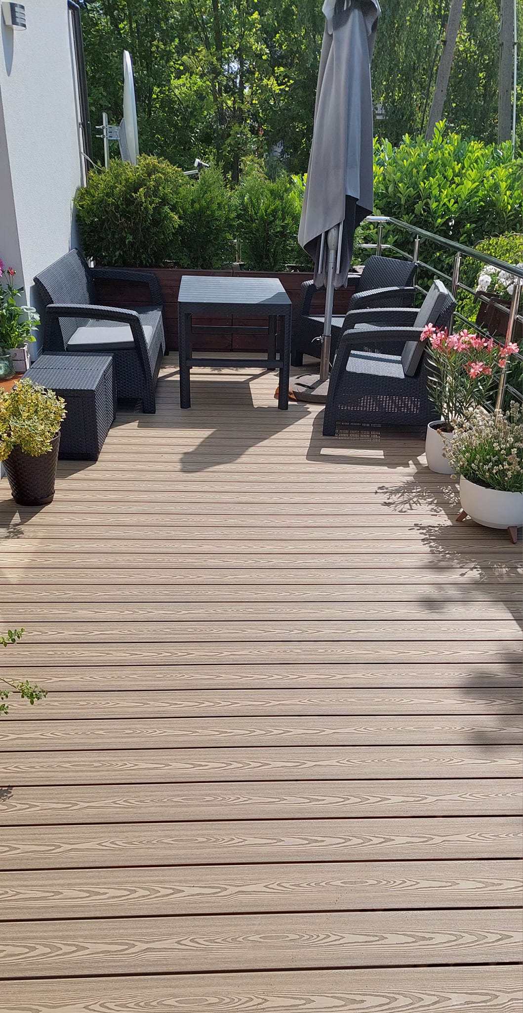3D Medaus Teak balkonas – šiltas stilius ir priežiūros nereikalaujantis komfortas