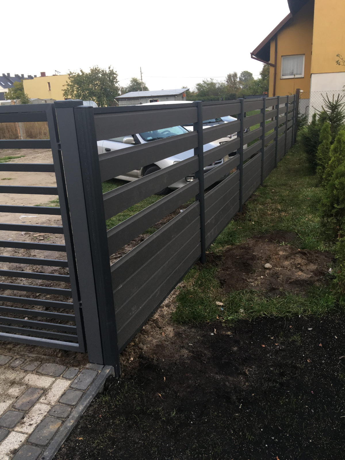 Standard Antracito kompozitinė tvoros lenta – modernumas ir formos lengvumas