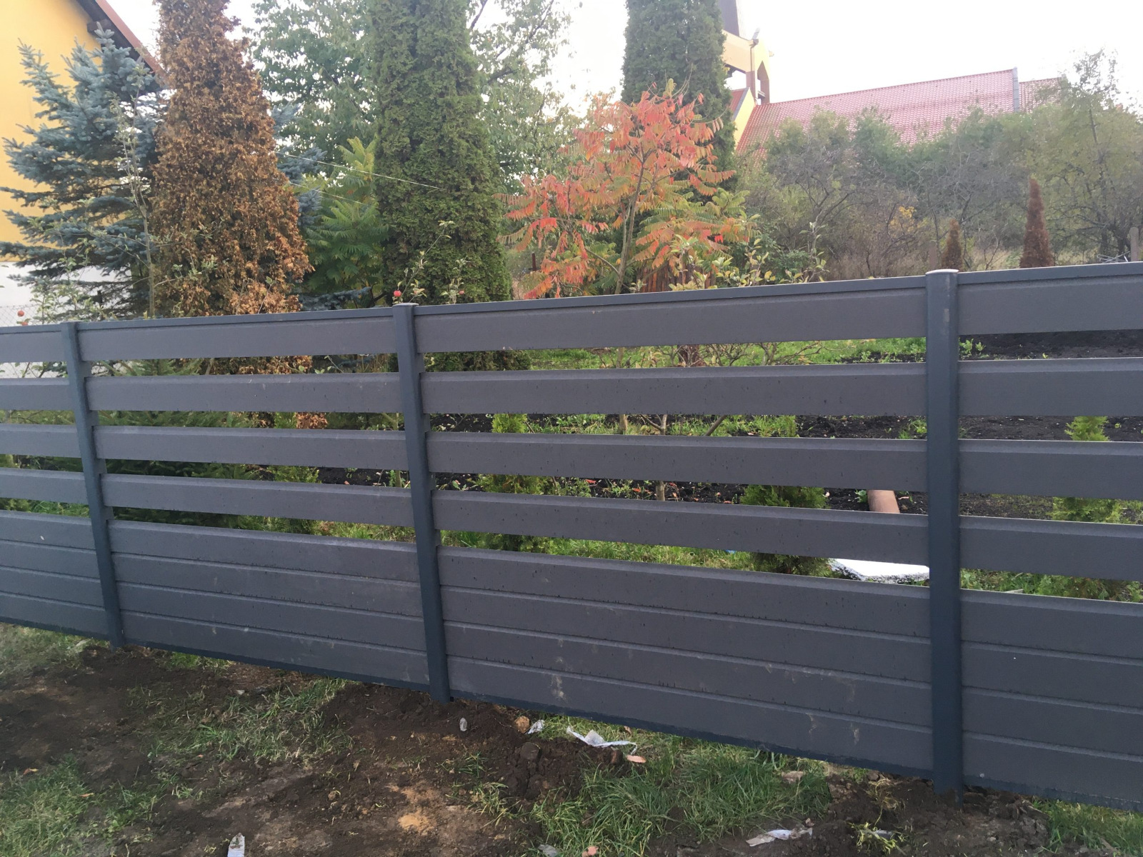 Standard Antracito kompozitinė tvoros lenta – modernumas ir formos lengvumas