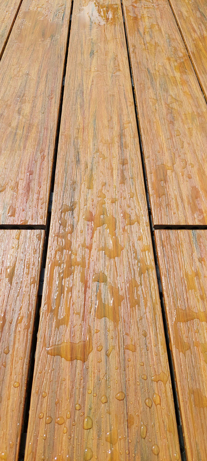 Terasa su laipteliais – Premium Amber kompozitinės terasinės lentos