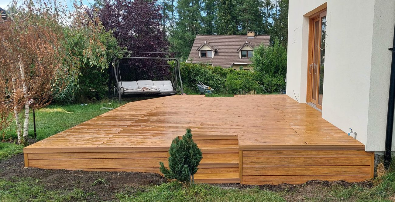 Terasa su laipteliais – Premium Amber kompozitinės terasinės lentos