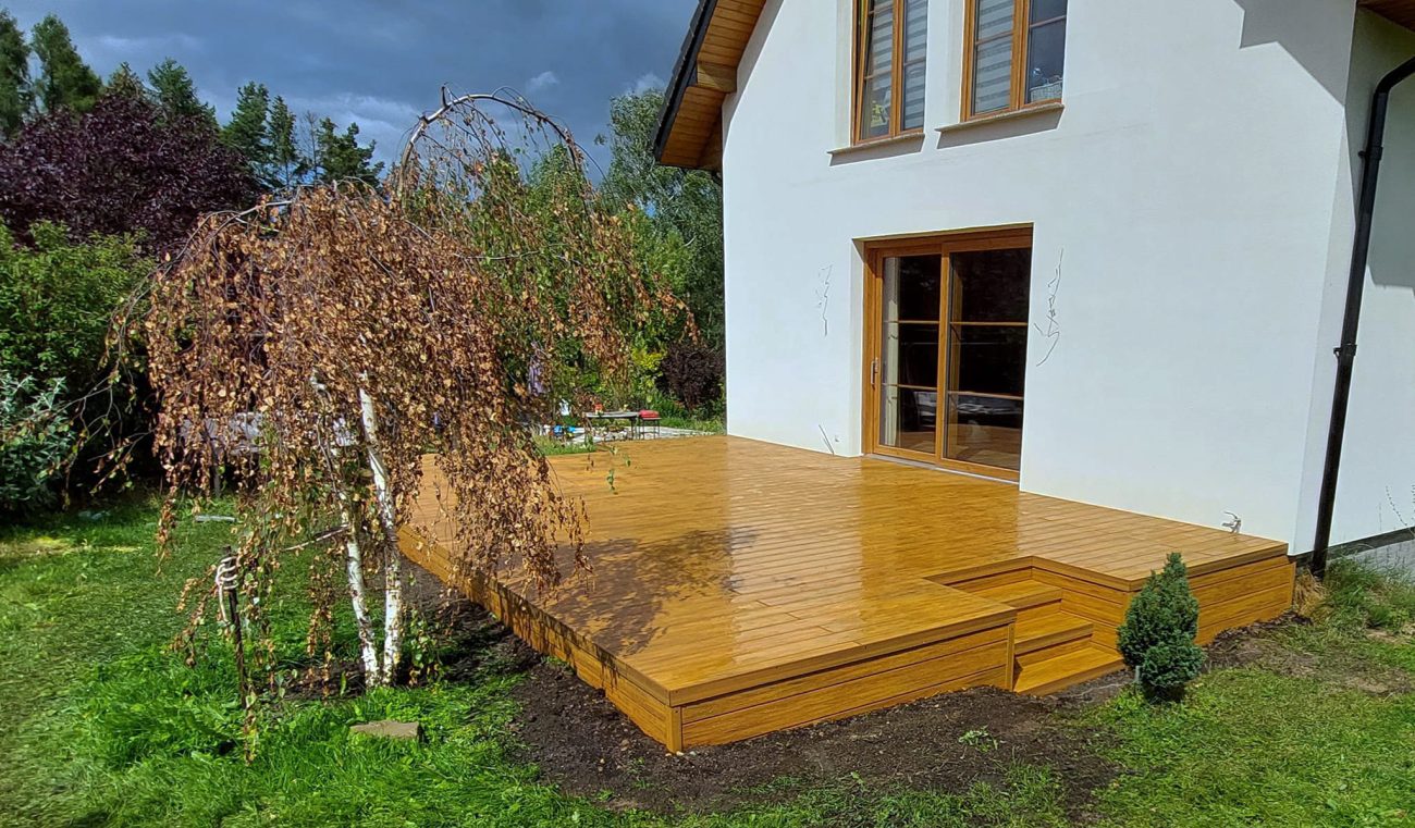 Terasa su laipteliais – Premium Amber kompozitinės terasinės lentos