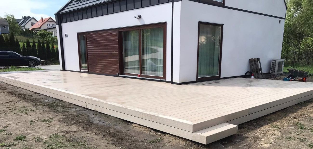 Didelė terasa iš Premium Ecru kompozitinės terasinės lentos