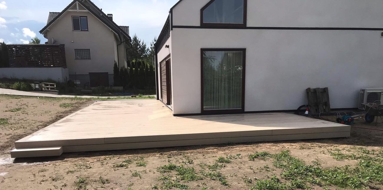 Didelė terasa iš Premium Ecru kompozitinės terasinės lentos