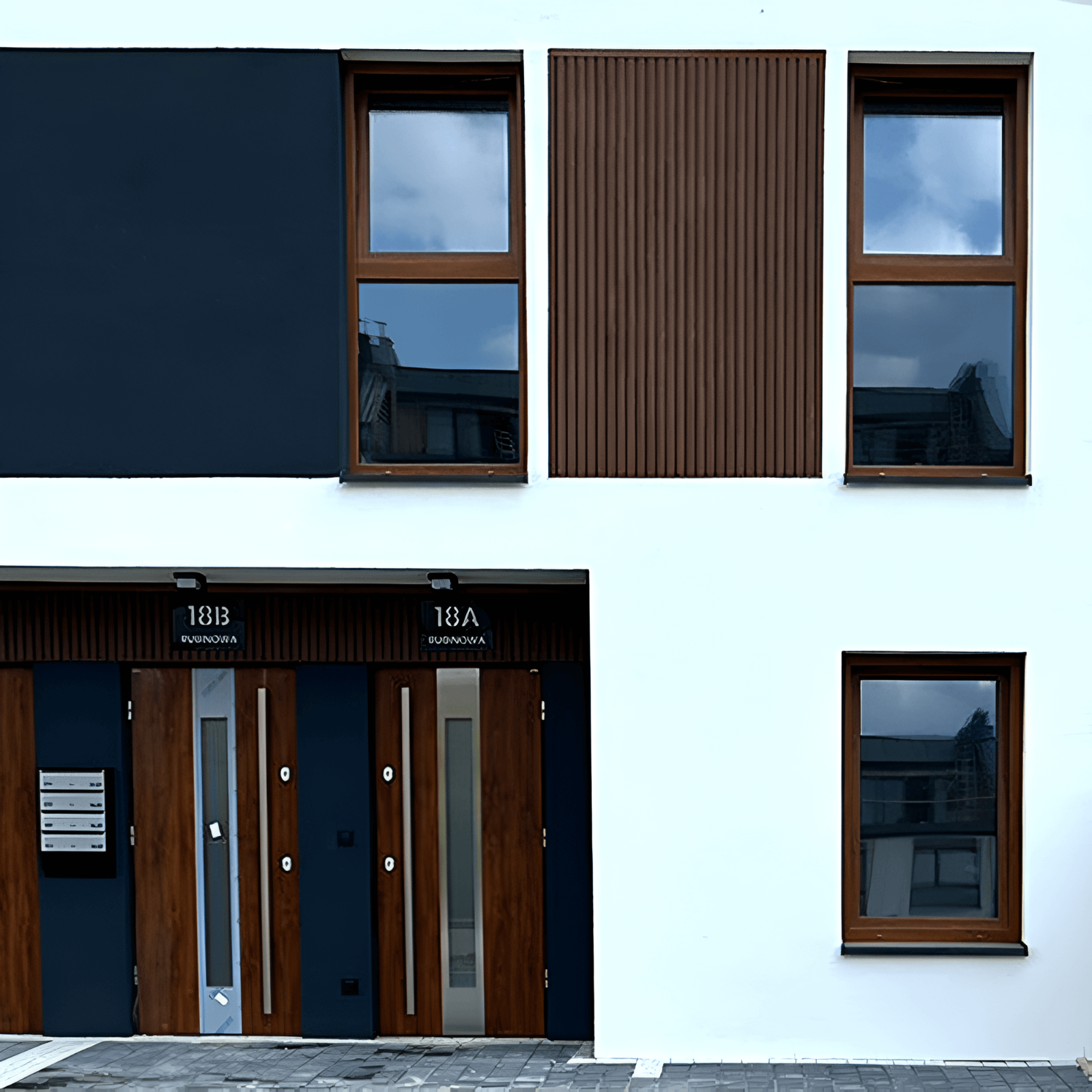 Lamelinės fasado detalės aplink langus – Premium Teak lamelės