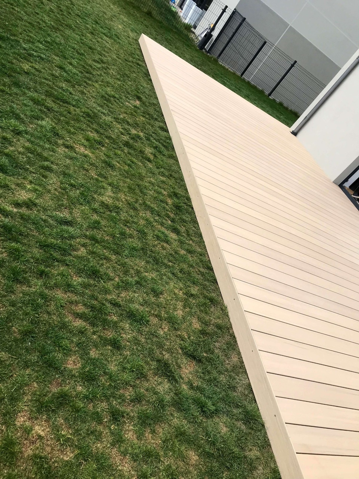 Terasa iš Premium Ecru kompozitinės terasinės lentos