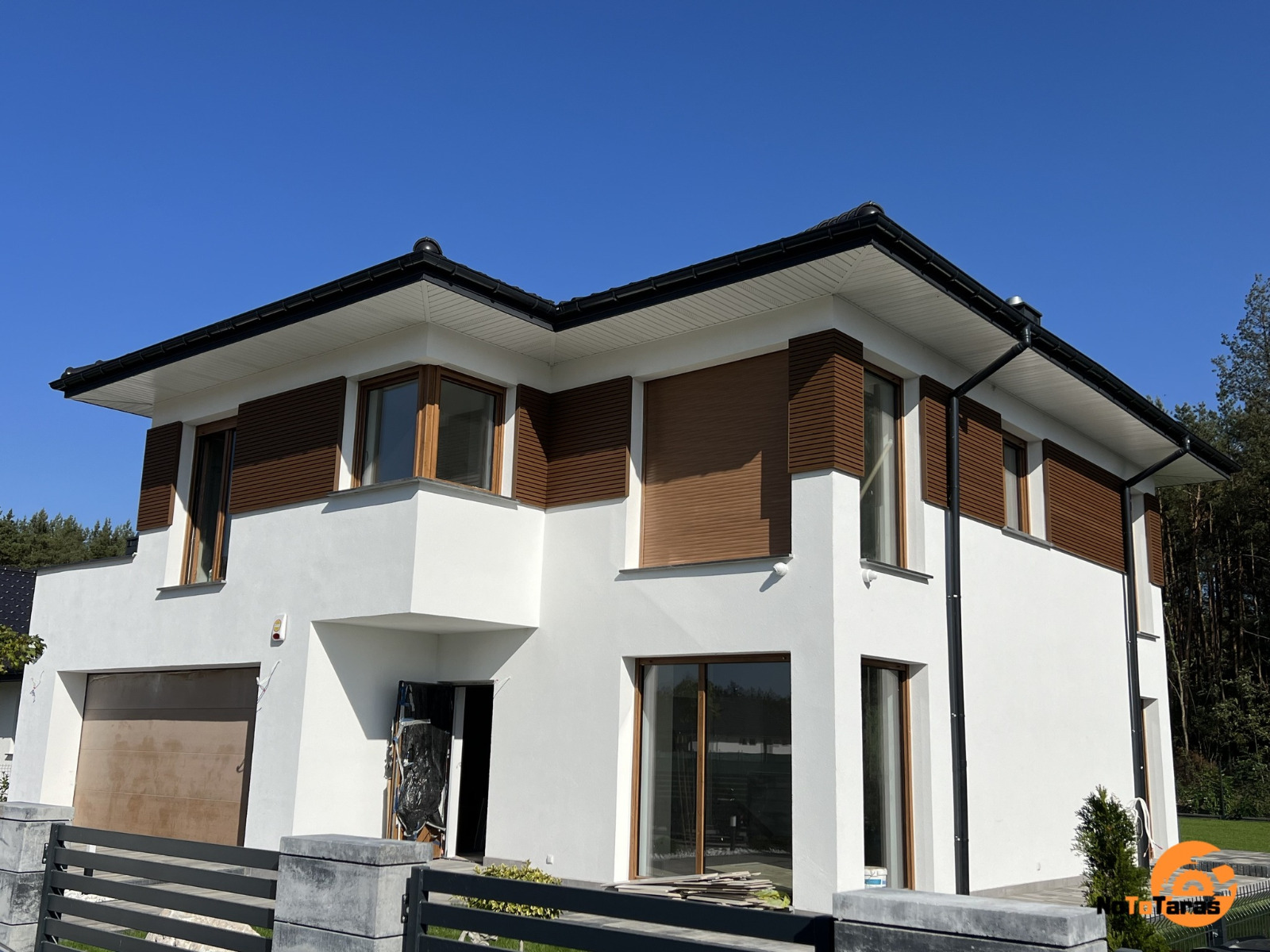 Kompozitinės fasado lamelės Premium Teak – stilinga harmonija ant fasado