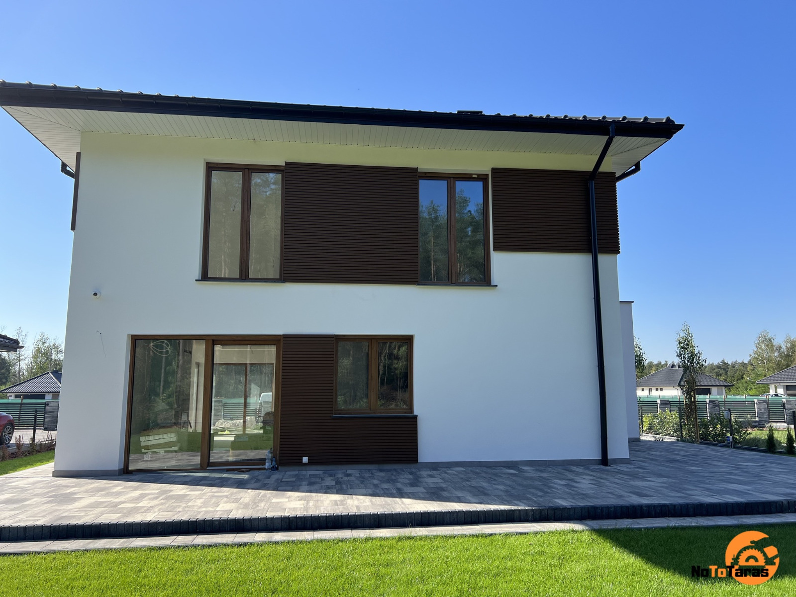 Kompozitinės fasado lamelės Premium Teak – stilinga harmonija ant fasado