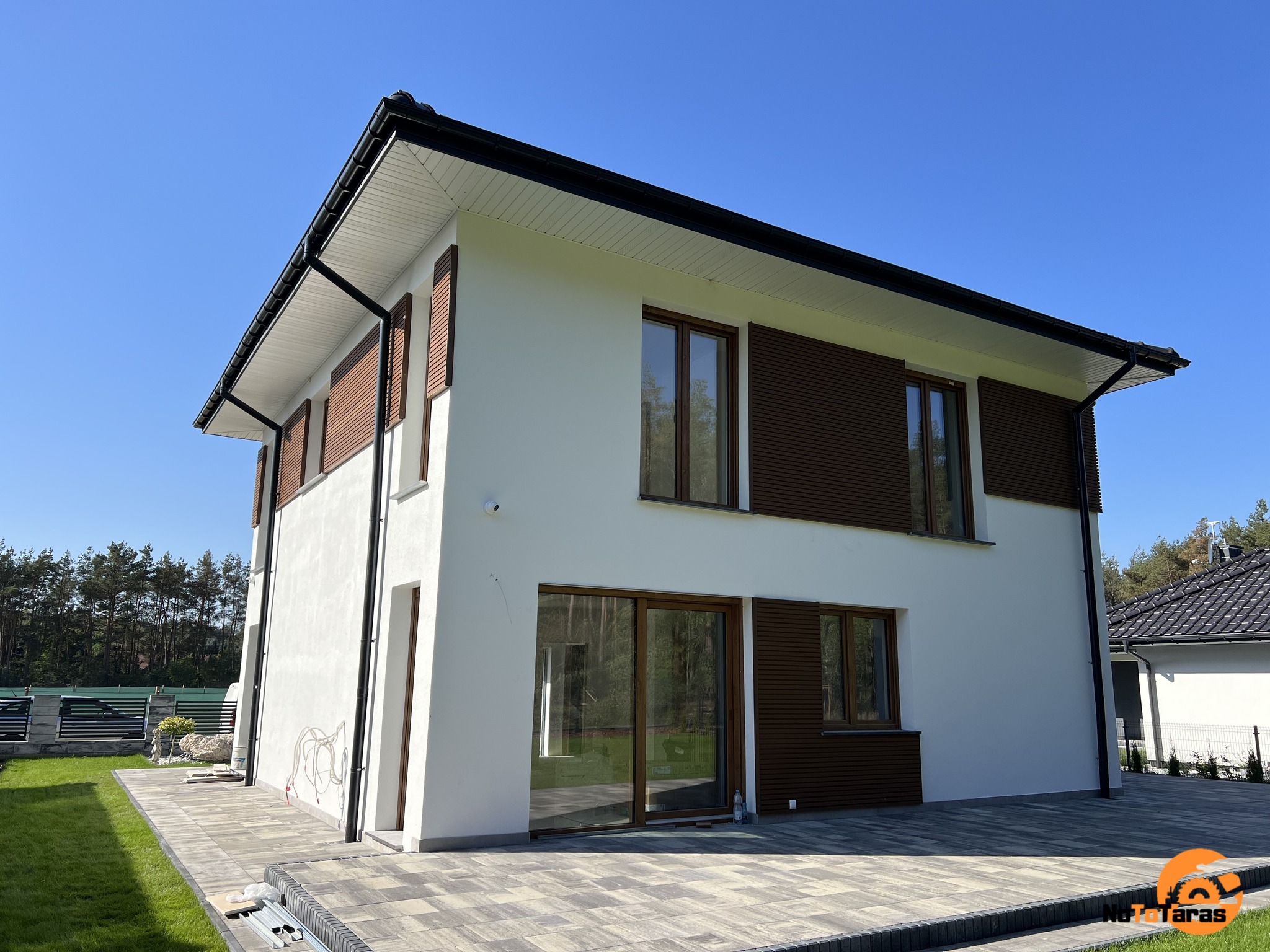 Kompozitinės fasado lamelės Premium Teak – stilinga harmonija ant fasado