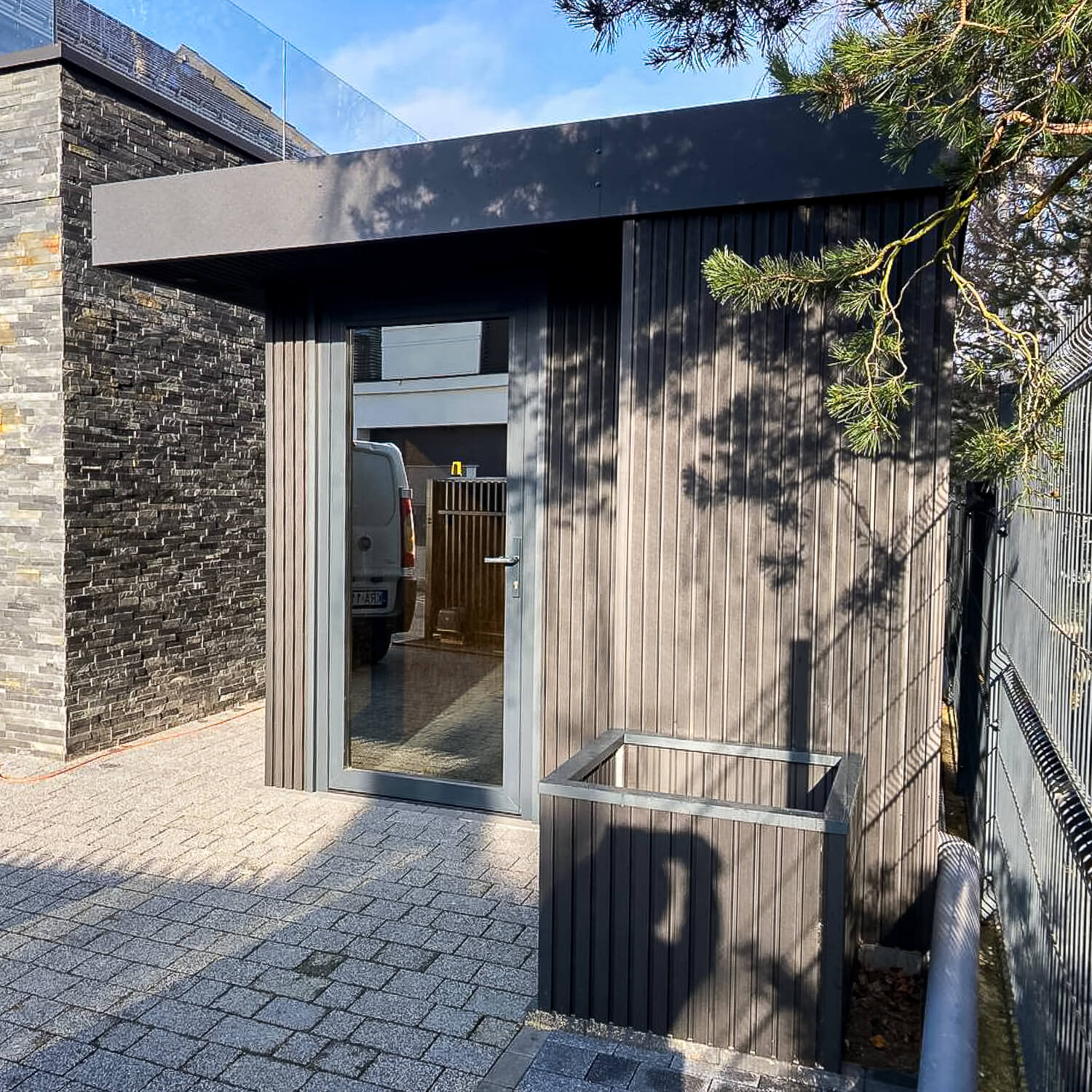 Minimalistinė lauko sauna - lamelės Premium Silver Gray