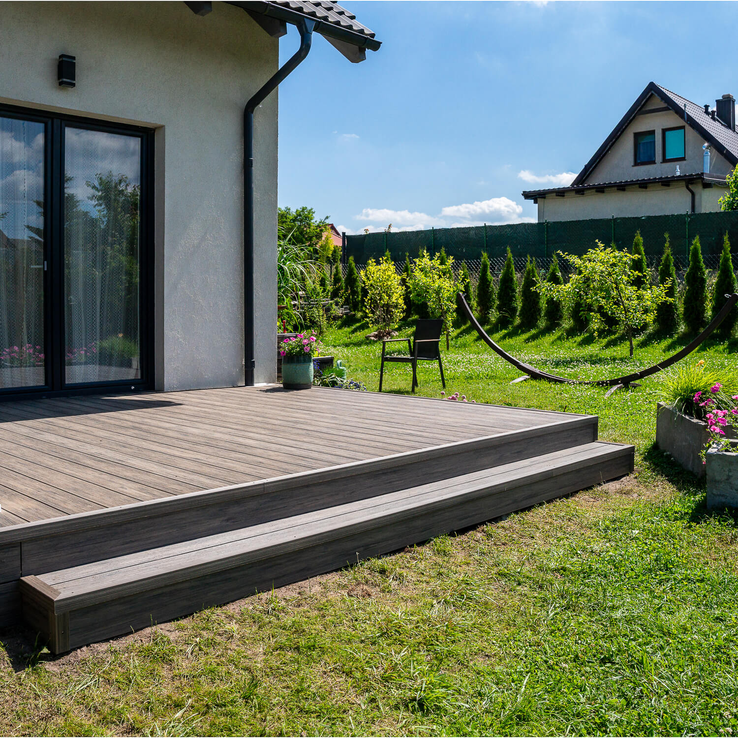 Erdvi terasa su stogine – kompozitinė lenta Premium Antique