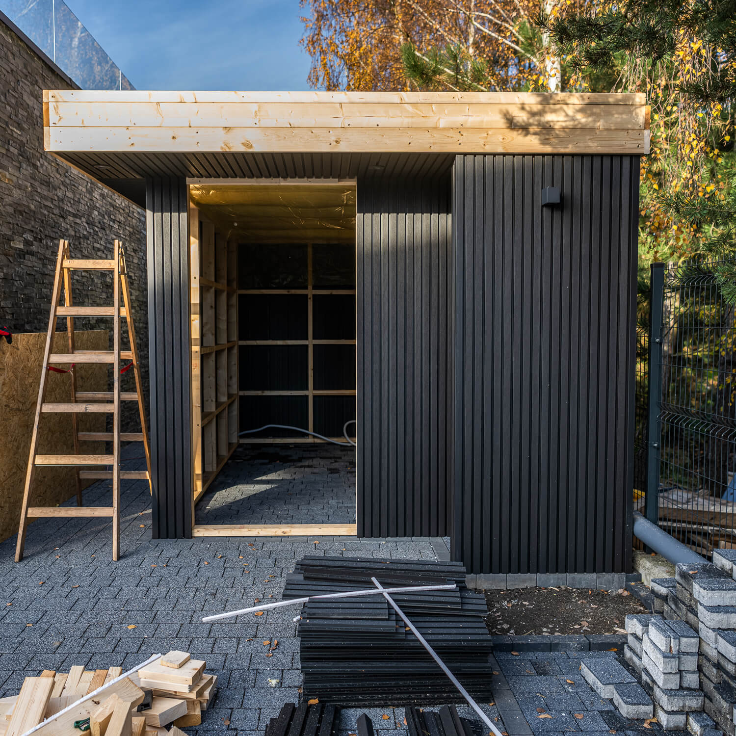Minimalistinė lauko sauna - lamelės Premium Silver Gray