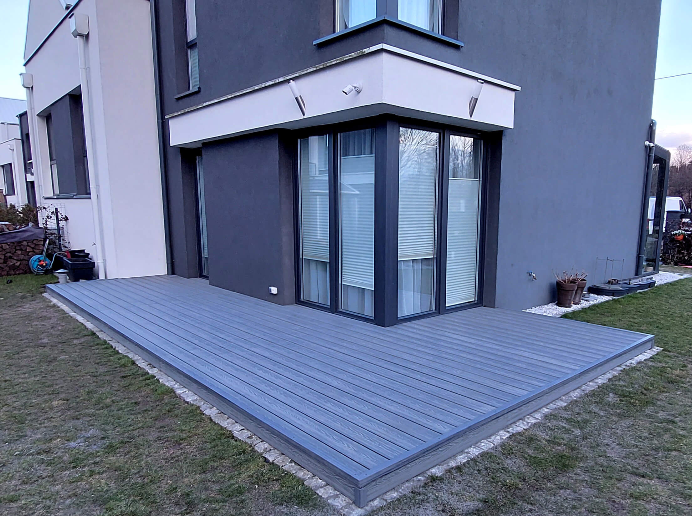 Žema terasa iš 3D Pilkas kompozitinių terasinių lentų