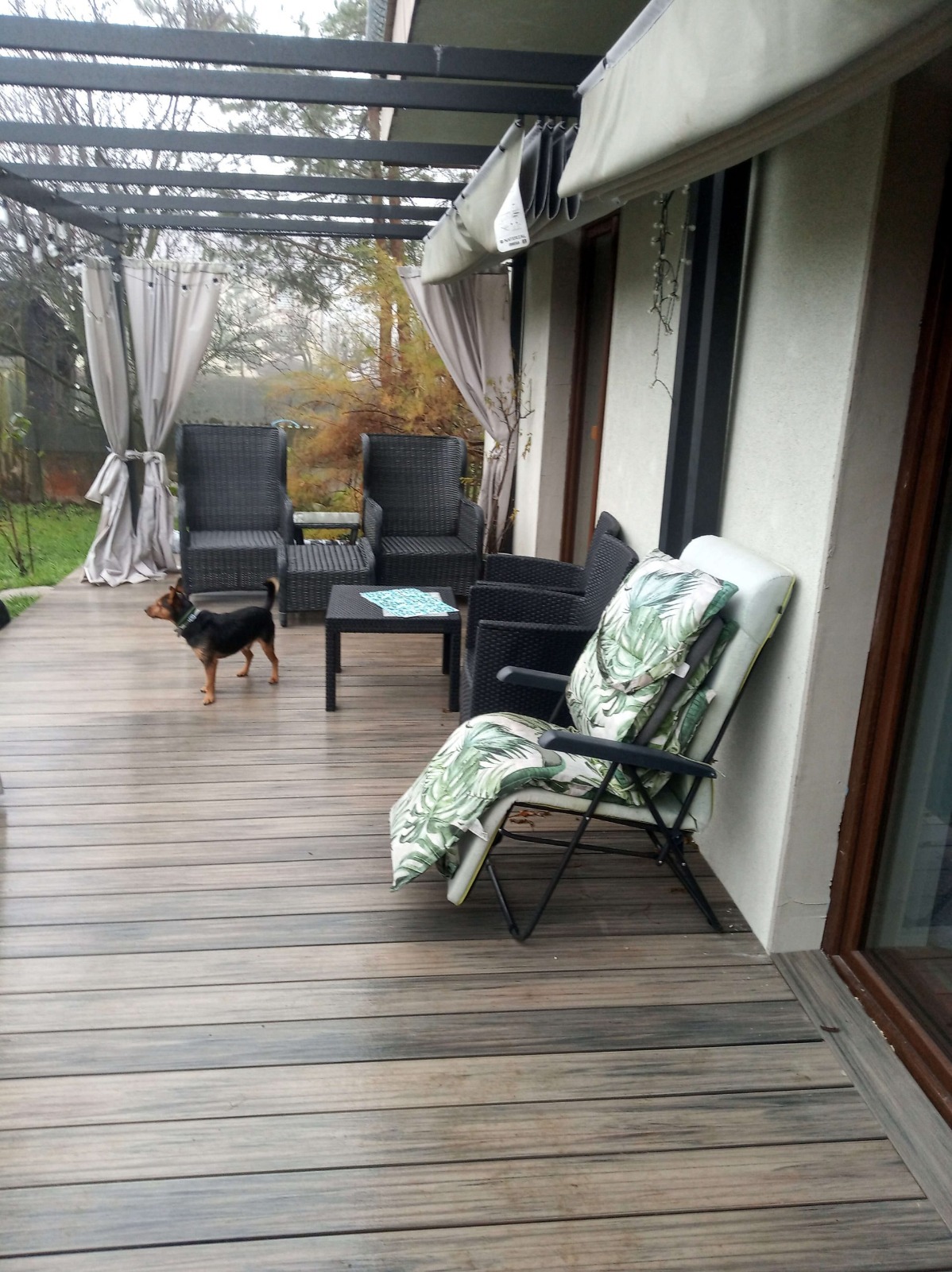 Žema terasa iš Premium Antique kompozitinės terasinės lentos