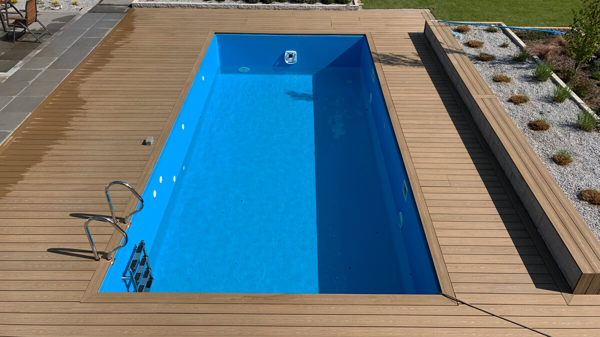 Baseino apdaila iš 3D kompozitinės terasinės lentos Medaus Teak