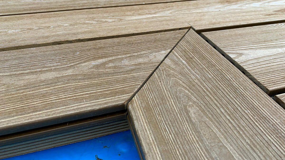 Baseino apdaila iš 3D kompozitinės terasinės lentos Medaus Teak