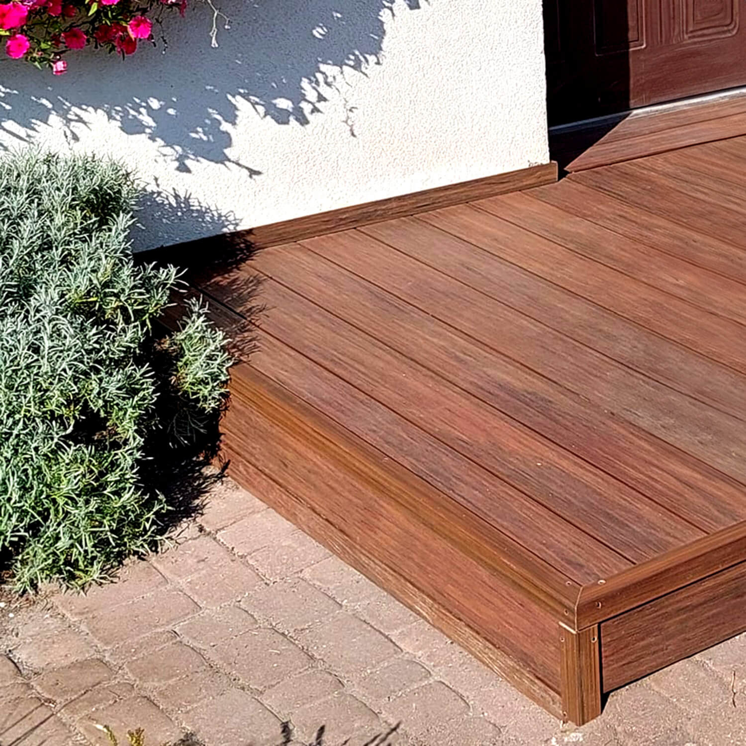 Kompleksinė terasos metamorfozė su kompozitine lenta Premium Redwood