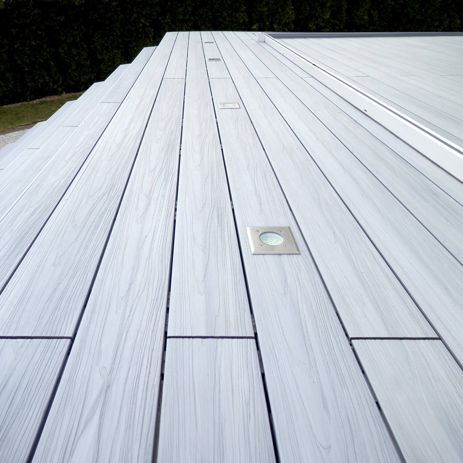 Terasa iš Solid Light Grey kompozitinės lentos – wow efektas