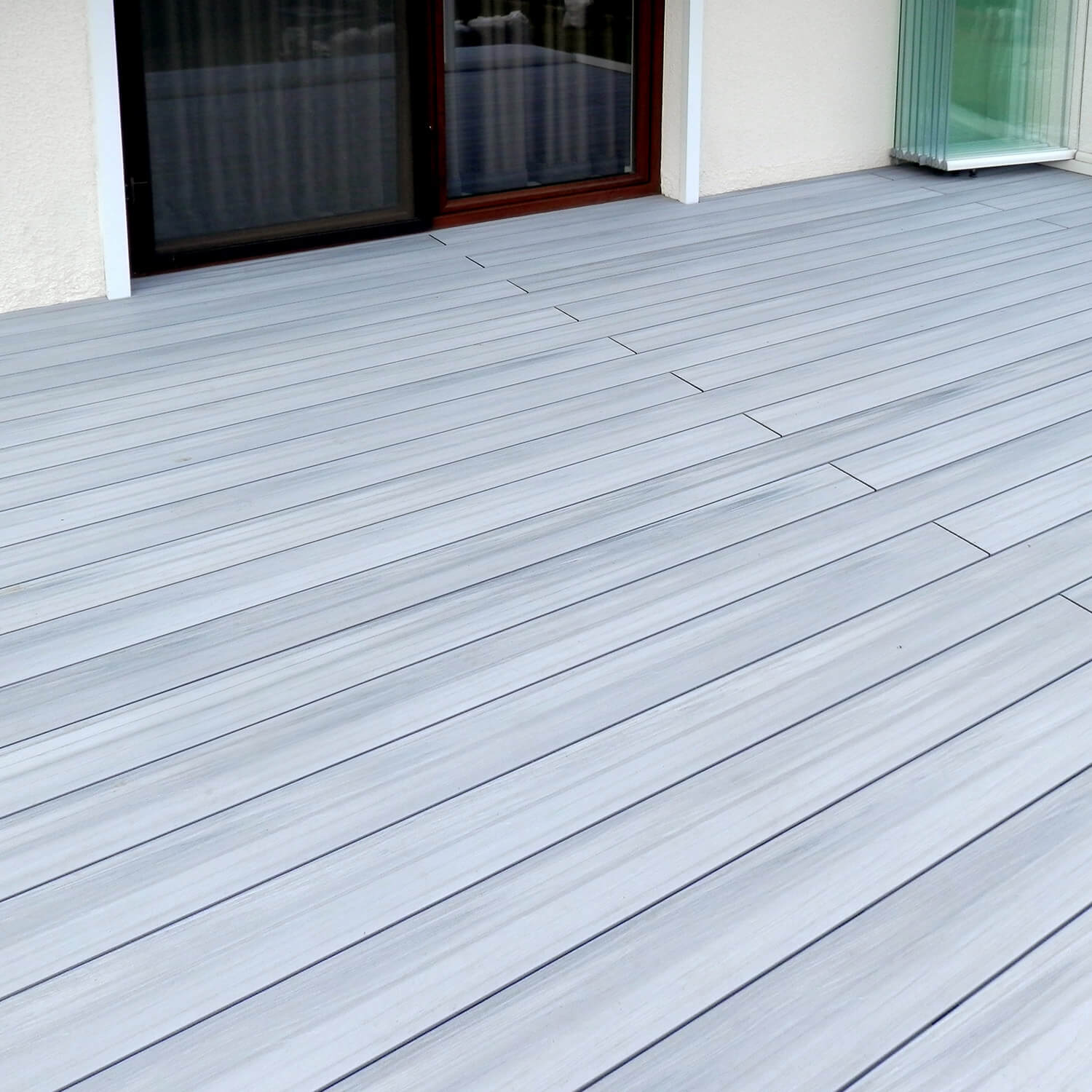 Terasa iš Solid Light Grey kompozitinės lentos – wow efektas