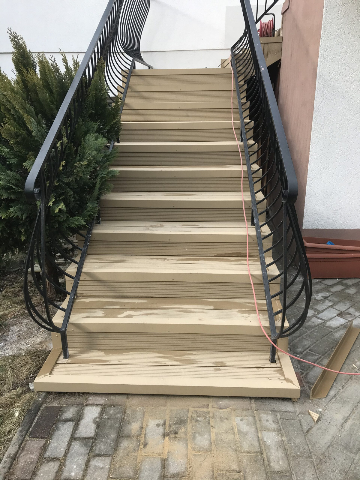 Standard Medaus Teak kompozito laiptai – saugus ir stilingas perėjimas
