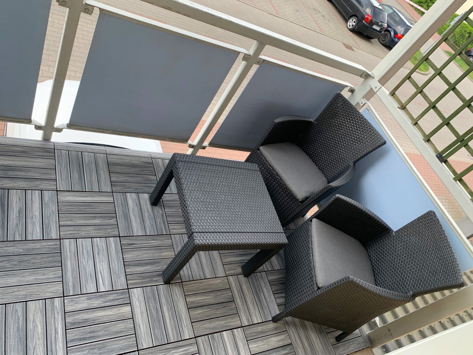 Balkonas iš Premium Gray kompozitinių terasinių plytelių