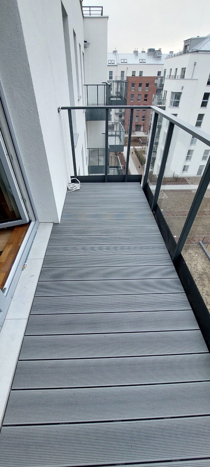 Balkonas iš Standard 15 Šviesiai Pilka kompozitinės terasinės lentos