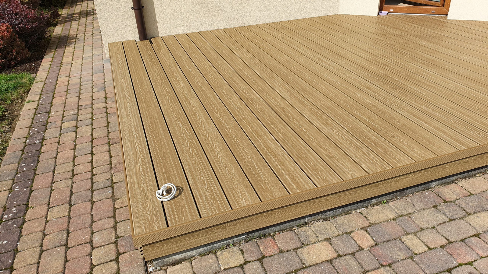 3D Medaus Teak terasa – vientisa elegancija prie namo