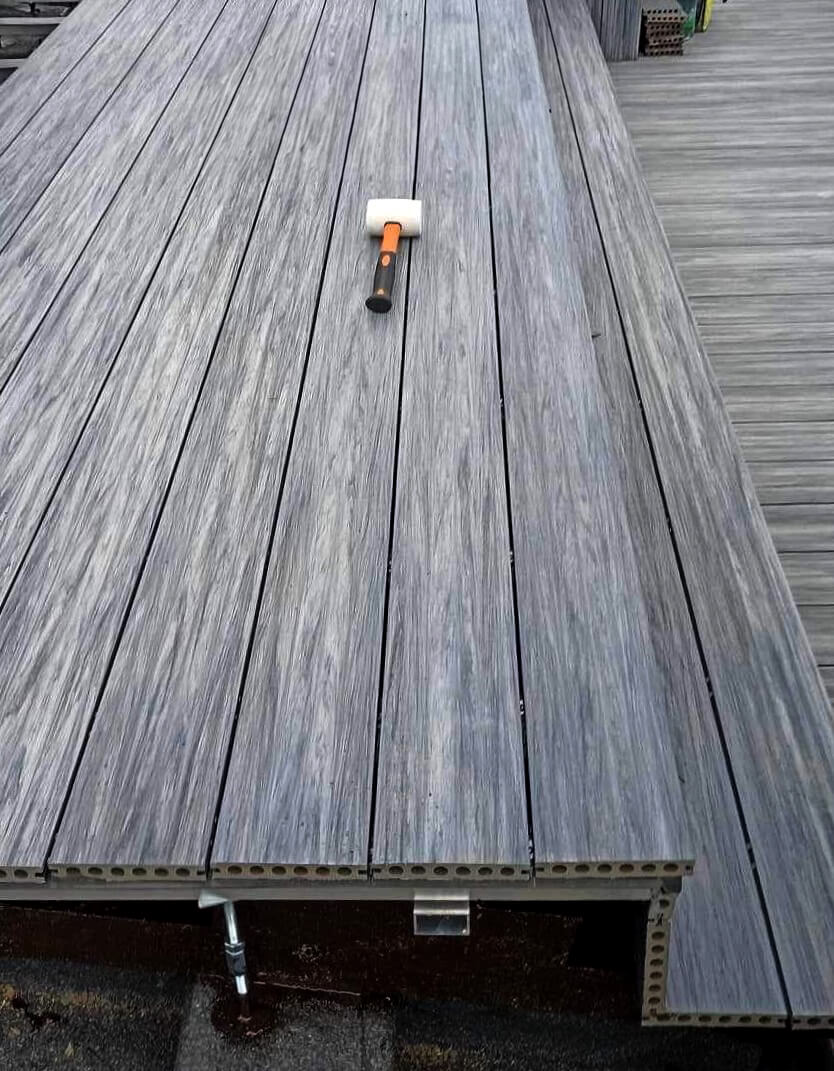Stogo terasa iš Premium Gray kompozitinės terasinės lentos