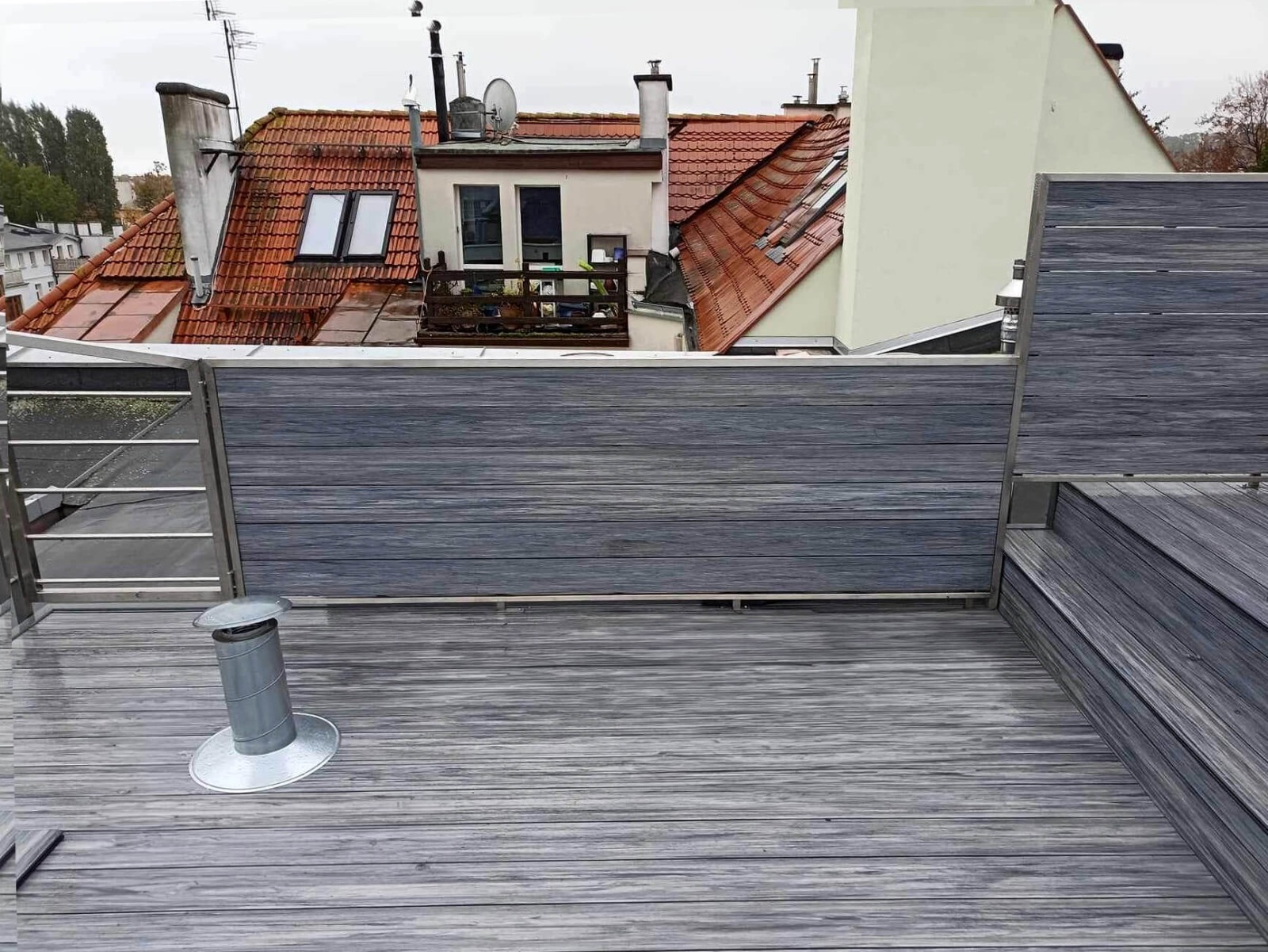 Stogo terasa iš Premium Gray kompozitinės terasinės lentos