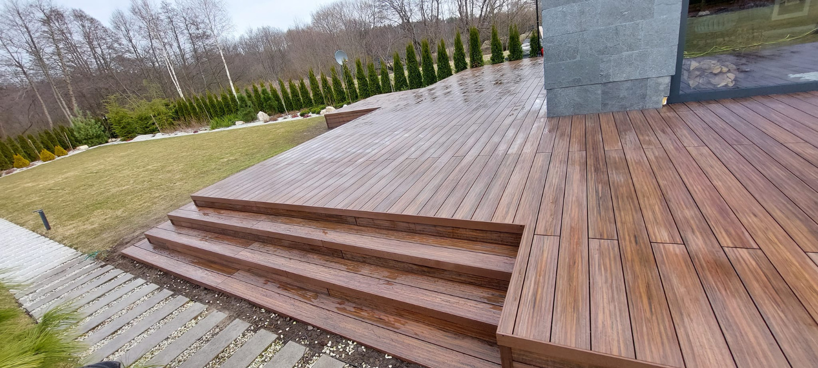Premium Redwood terasa – įspūdinga erdvė su klase