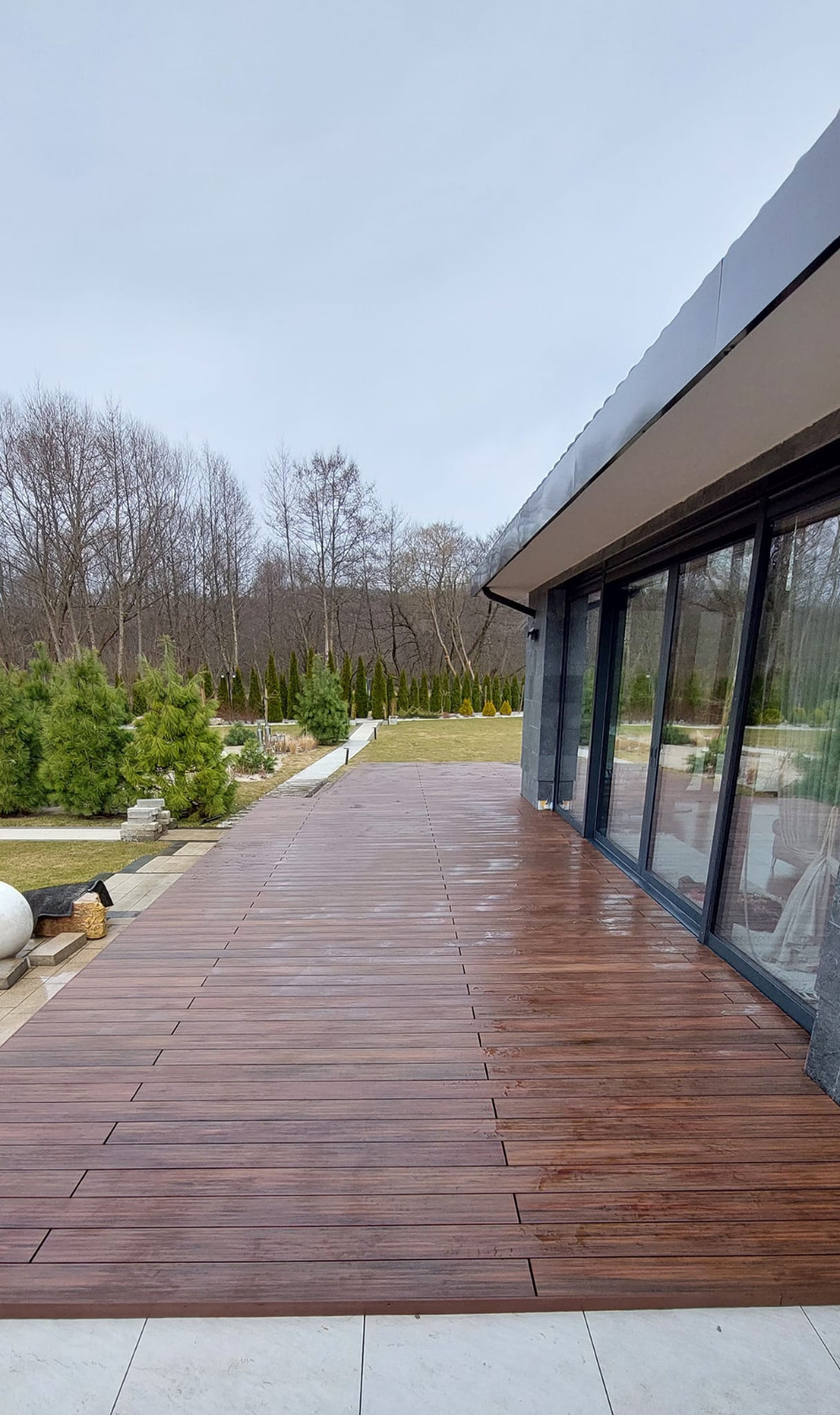 Premium Redwood terasa – įspūdinga erdvė su klase