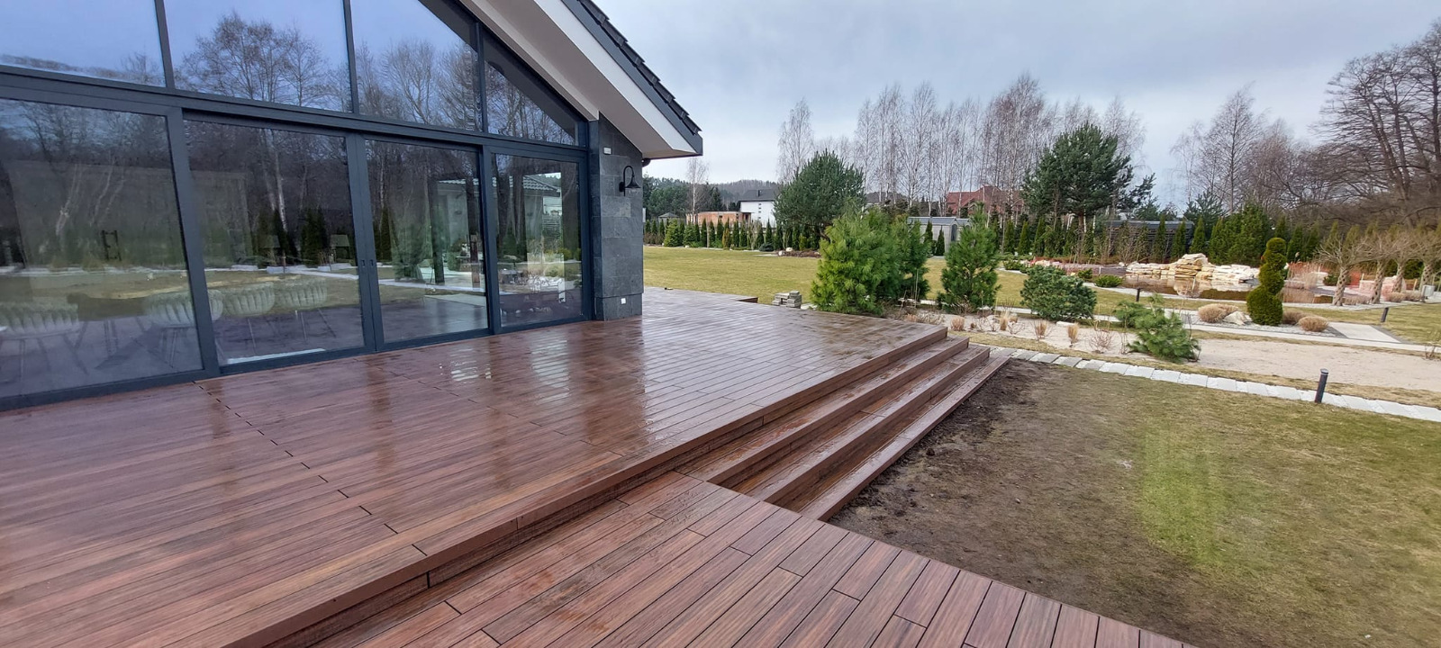 Premium Redwood terasa – įspūdinga erdvė su klase