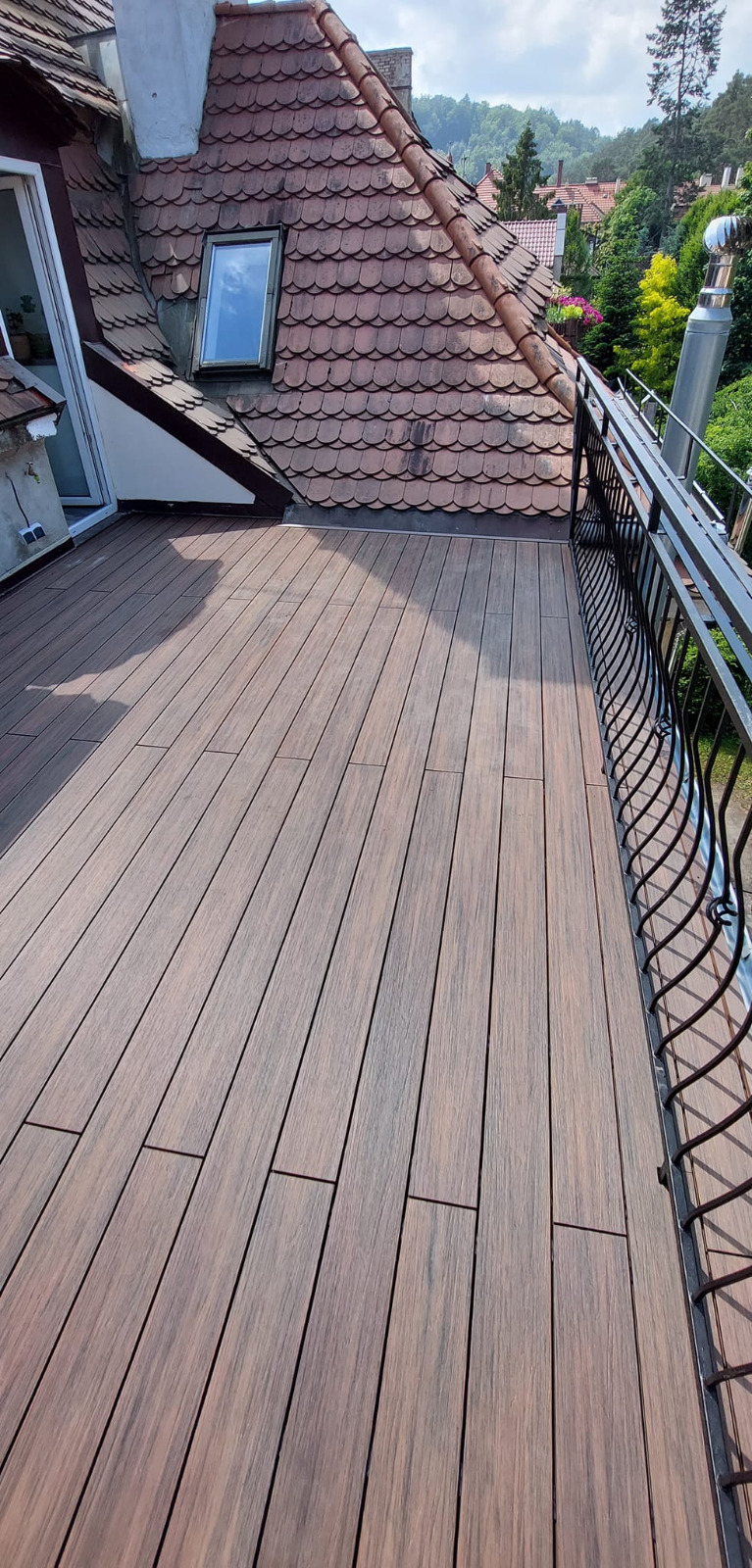 Premium Redwood terasa – klasika su vaizdu