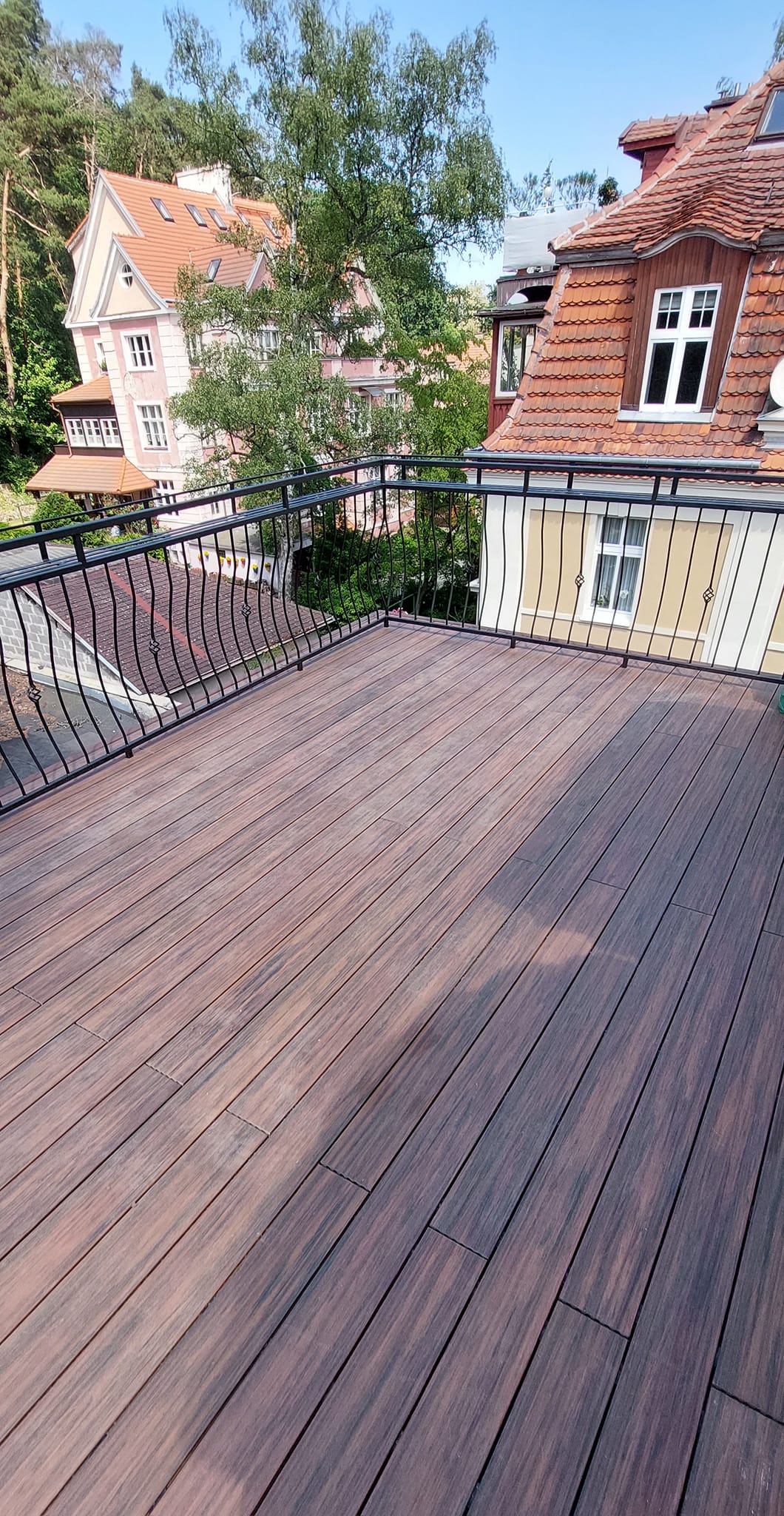 Premium Redwood terasa – klasika su vaizdu