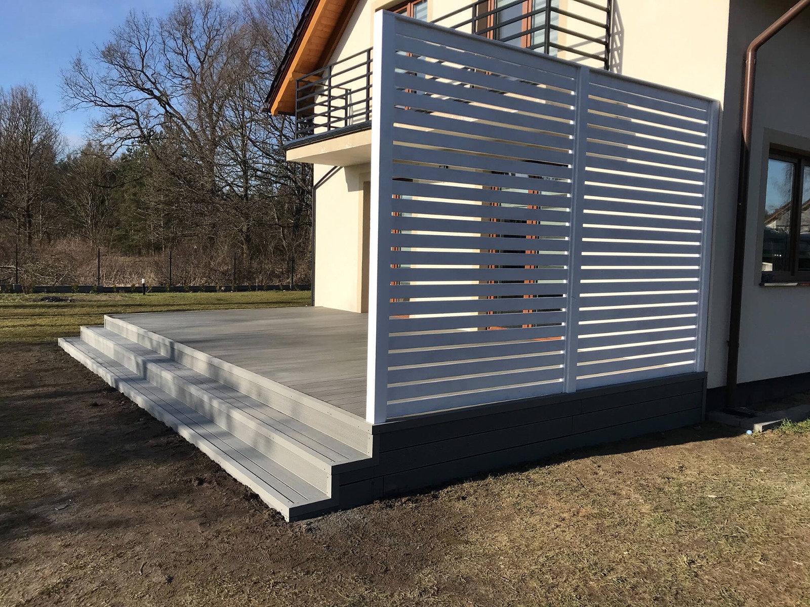 Terasa iš Standard 15 Šviesiai Pilka kompozitinės terasinės lentos